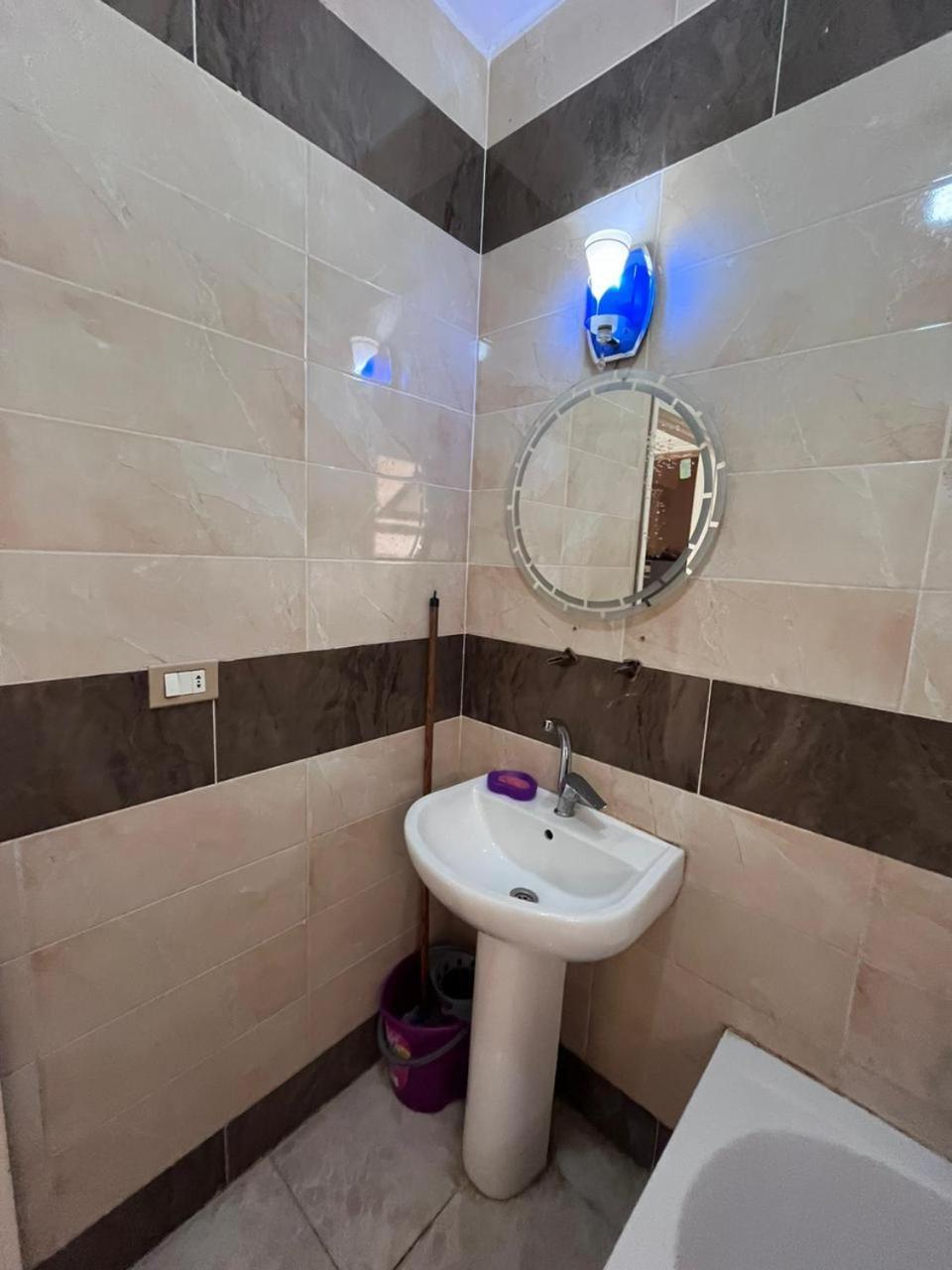 Raheem Bed In Double Room "No Egyptians" Cairo Exterior photo